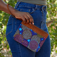 Load image into Gallery viewer, Wristlet Purse- &quot;Inflorescence&quot;
